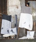 SAVONA velour throw “skiers leaving tracks” beige/brunt 150x200 cm  thumbnail