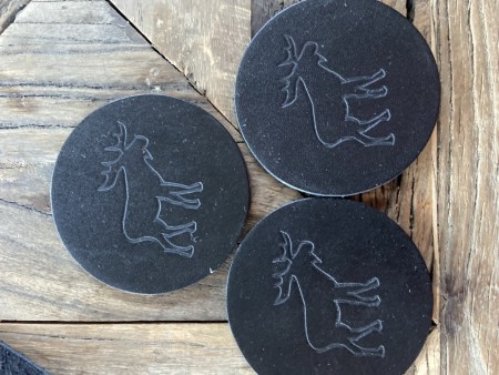 Skinn coasters m/ elgsiluett - sort