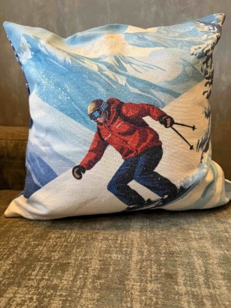 Ski Mountain  putetrekk i trykkrt kelim 50x50 cm 